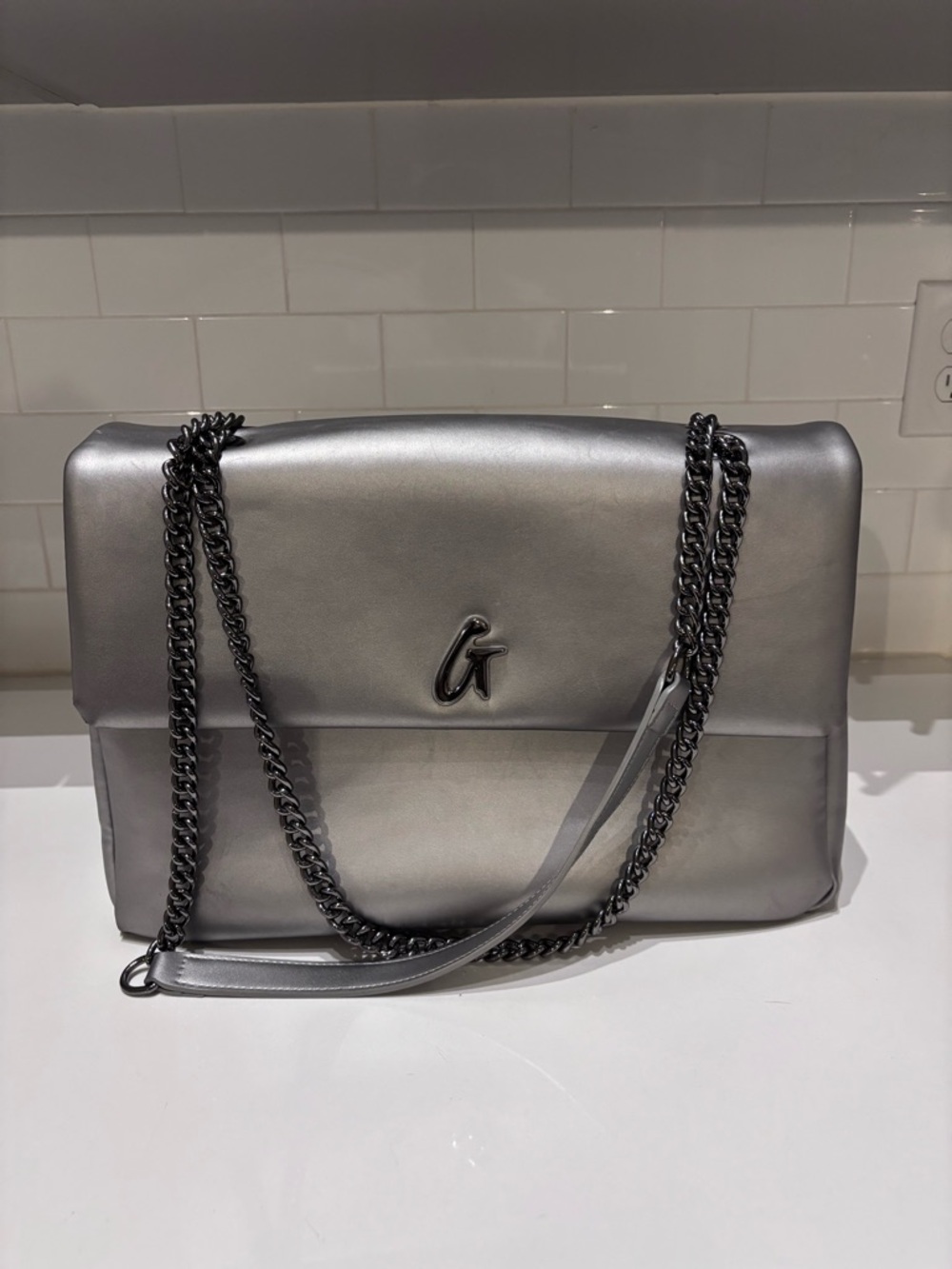 Glamaholics L Chain Flap Bag - Picture 2 of 14